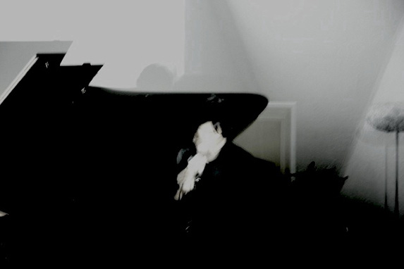 THE GARDEN / Gently Weeps